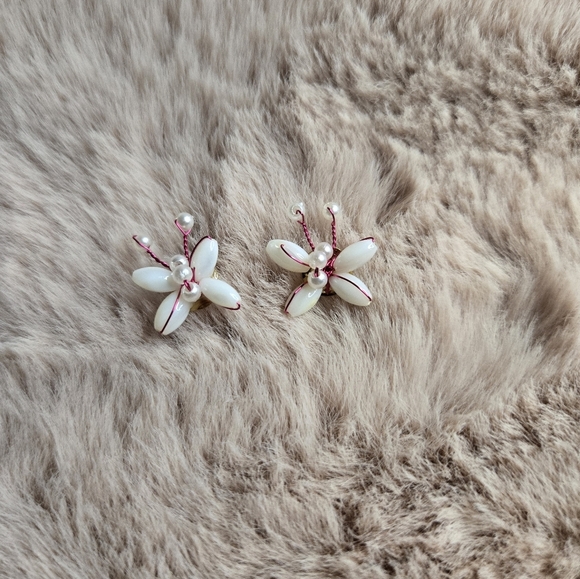 Mother of pearl butterfly studs - Picture 2 of 3